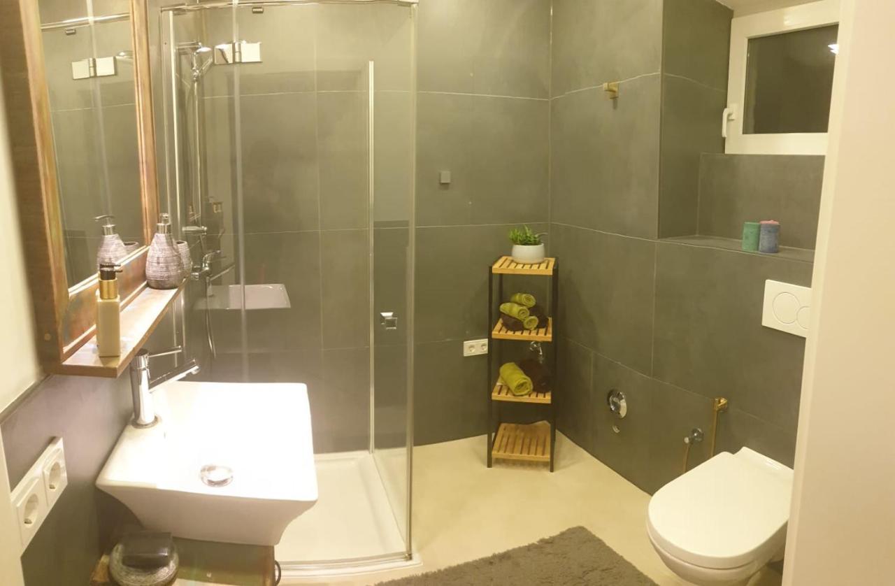Apartment Mit Schoener, Moderner Einrichtung Koln Bagian luar foto