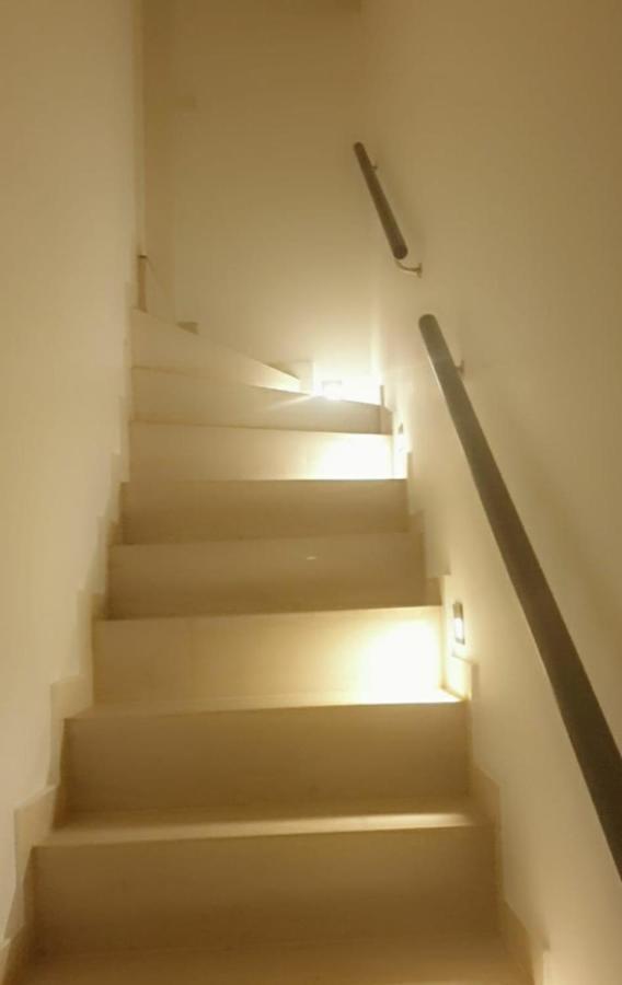 Apartment Mit Schoener, Moderner Einrichtung Koln Bagian luar foto