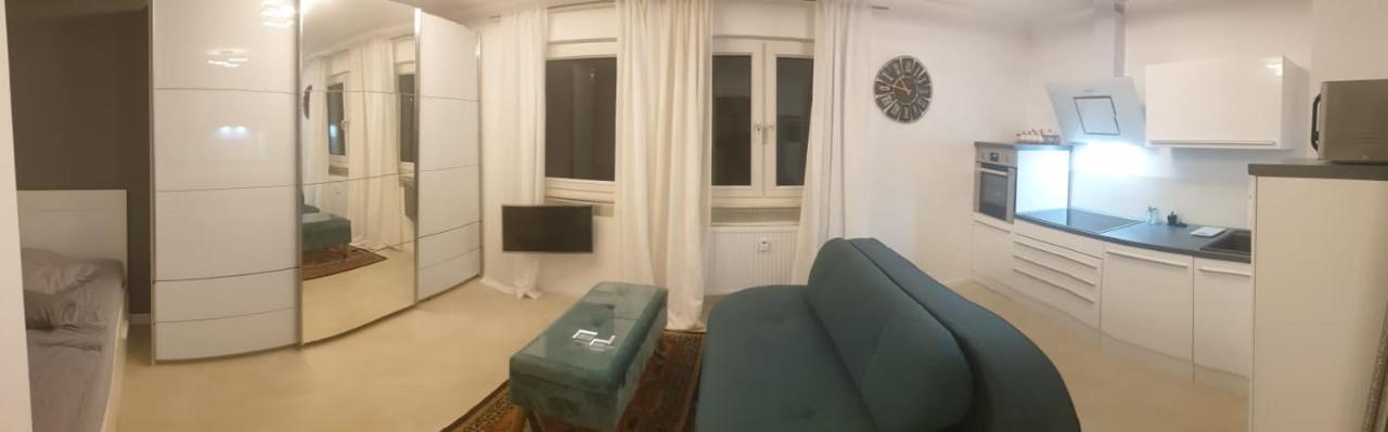 Apartment Mit Schoener, Moderner Einrichtung Koln Bagian luar foto