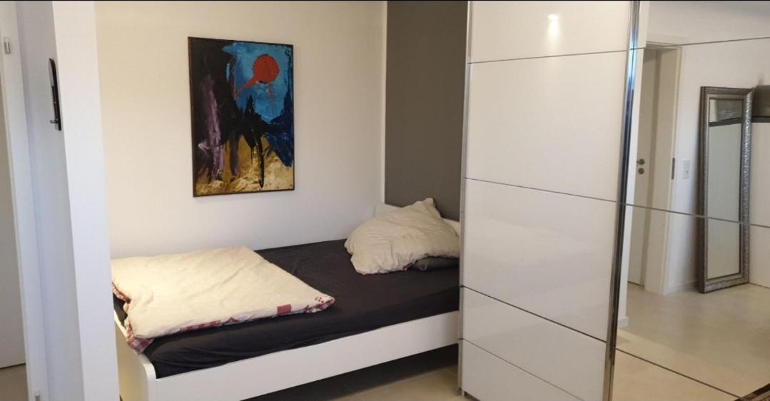 Apartment Mit Schoener, Moderner Einrichtung Koln Bagian luar foto